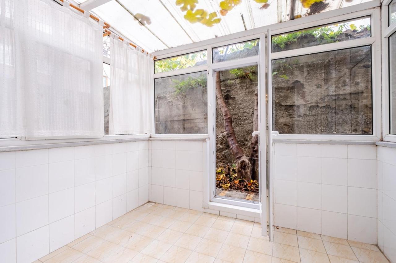 Daire Vibrant Flat Close To Zorlu Center With Backyard *
