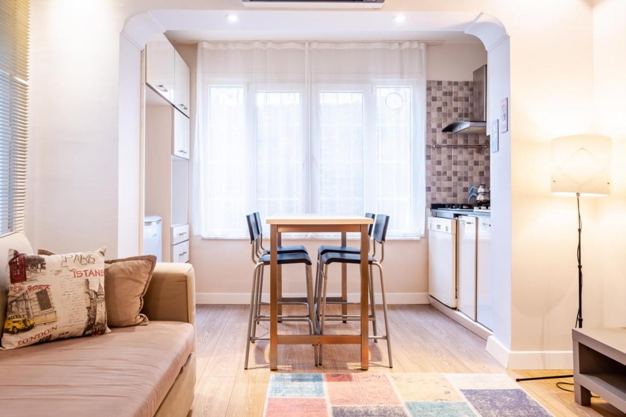 Daire Vibrant Flat Close To Zorlu Center With Backyard İstanbul