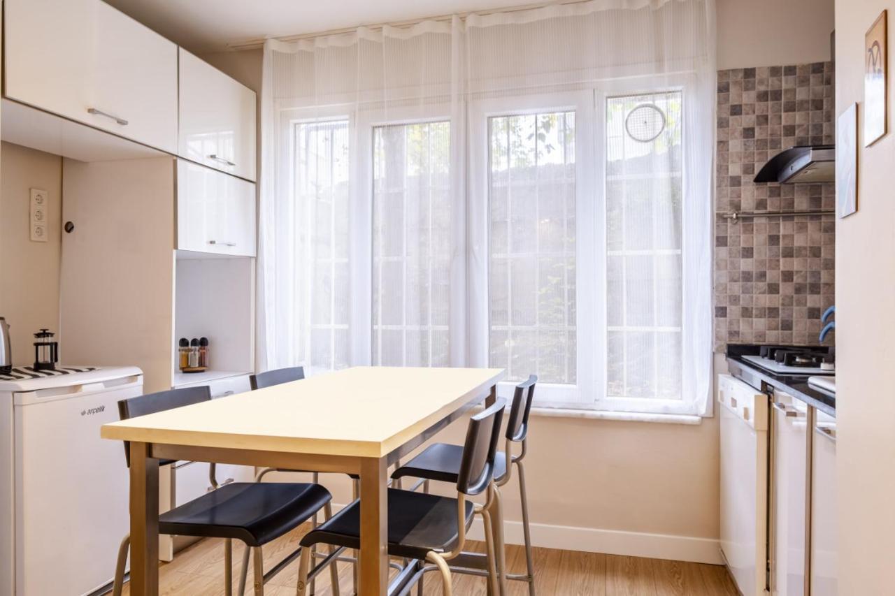 Vibrant Flat Close To Zorlu Center With Backyard İstanbul
