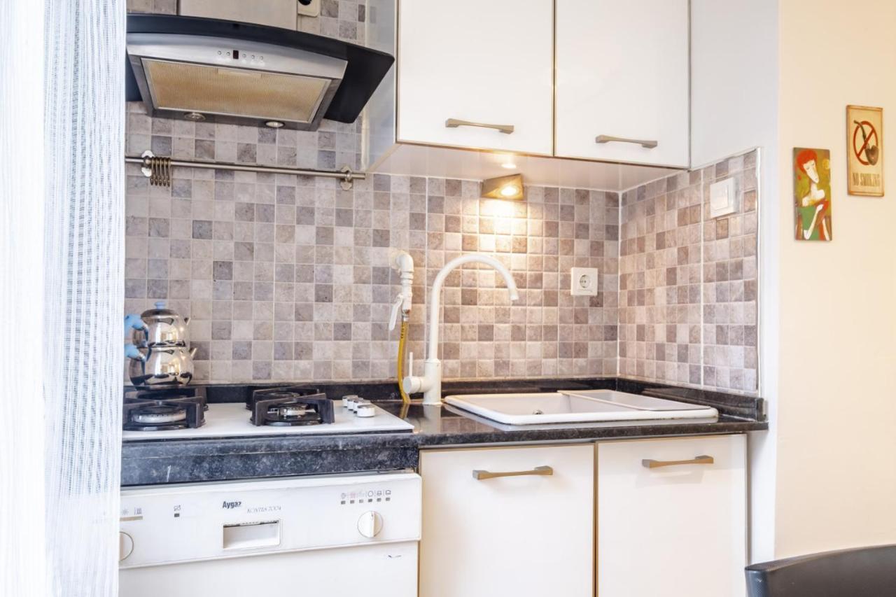 Vibrant Flat Close To Zorlu Center With Backyard İstanbul