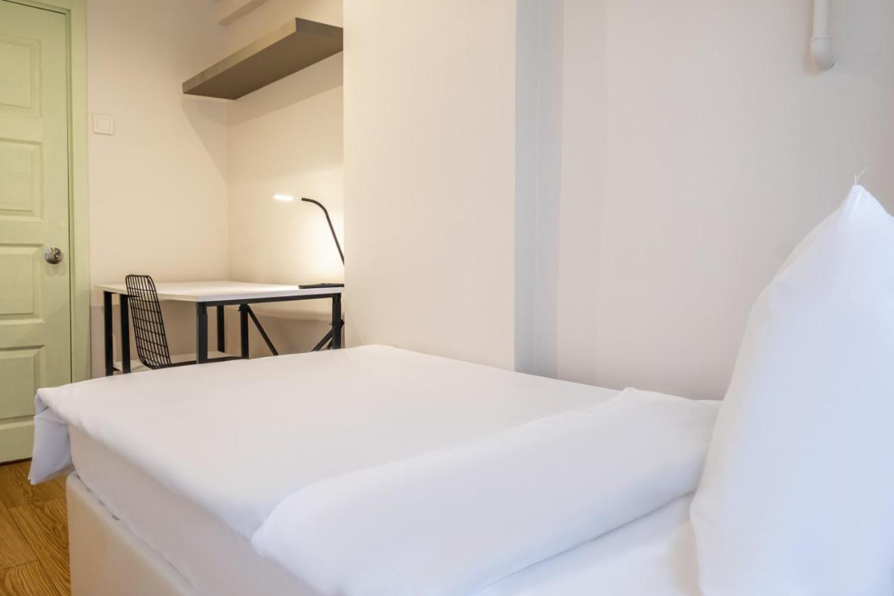 Vibrant Flat Close To Zorlu Center With Backyard İstanbul