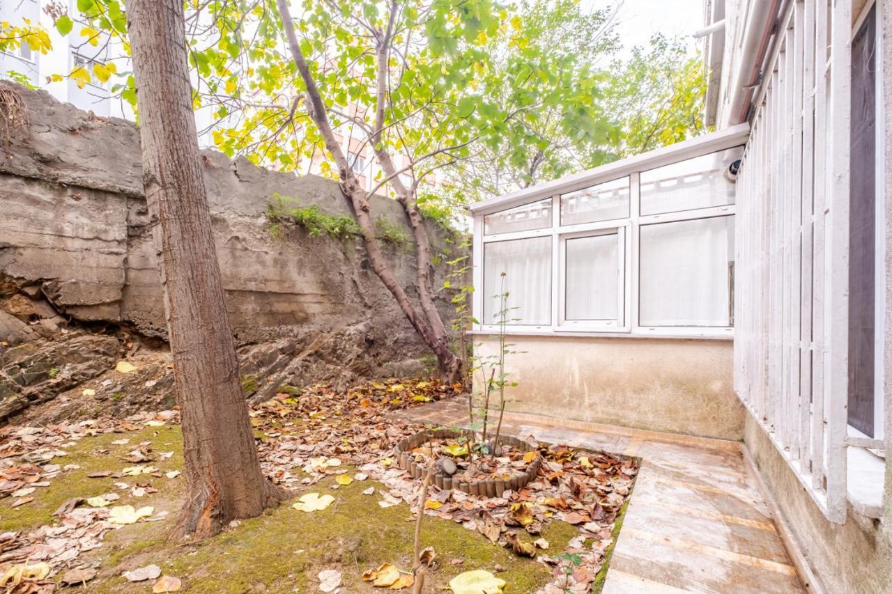 Daire Vibrant Flat Close To Zorlu Center With Backyard *